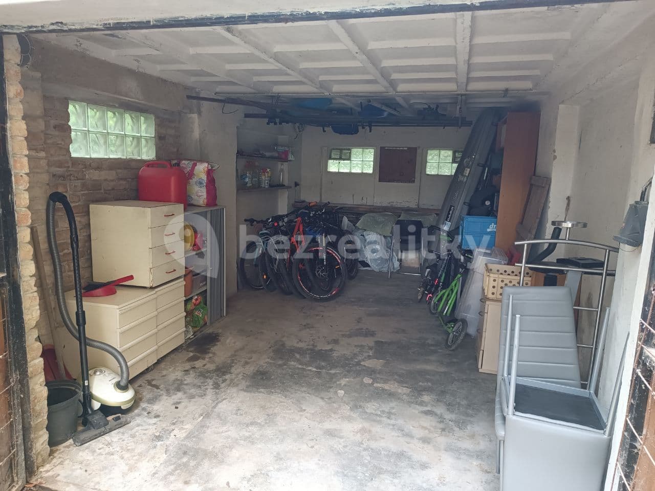 Pronájem garáže 19 m², Hradecká, Brno, Jihomoravský kraj Pronájem garáže 19 m², Hradecká, Brno, Jihomoravský kraj