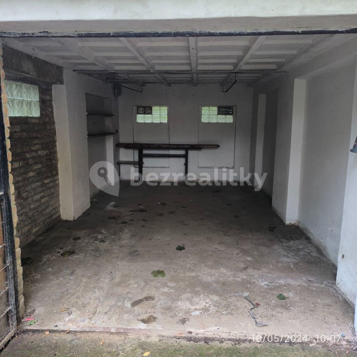 Pronájem garáže 19 m², Hradecká, Brno, Jihomoravský kraj Pronájem garáže 19 m², Hradecká, Brno, Jihomoravský kraj