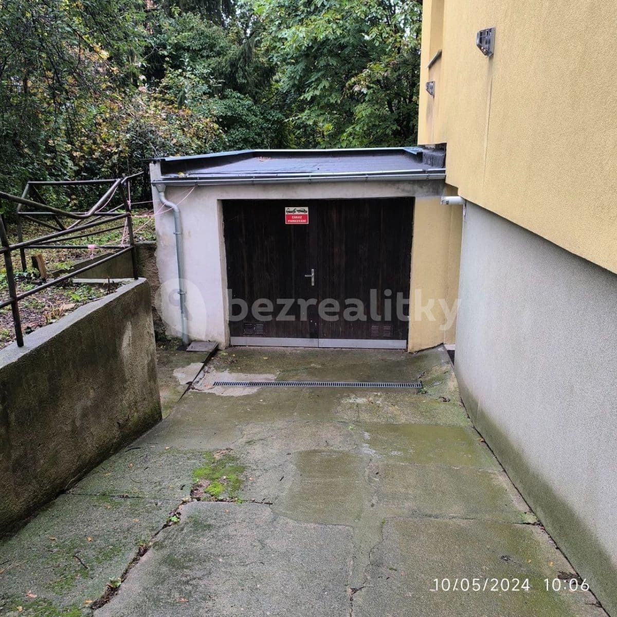 Pronájem garáže 19 m², Hradecká, Brno, Jihomoravský kraj Pronájem garáže 19 m², Hradecká, Brno, Jihomoravský kraj