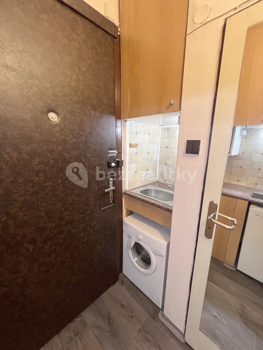 Pronájem bytu 1+1 24 m², Magistrů, Praha, Praha Pronájem bytu 1+1 24 m², Magistrů, Praha, Praha