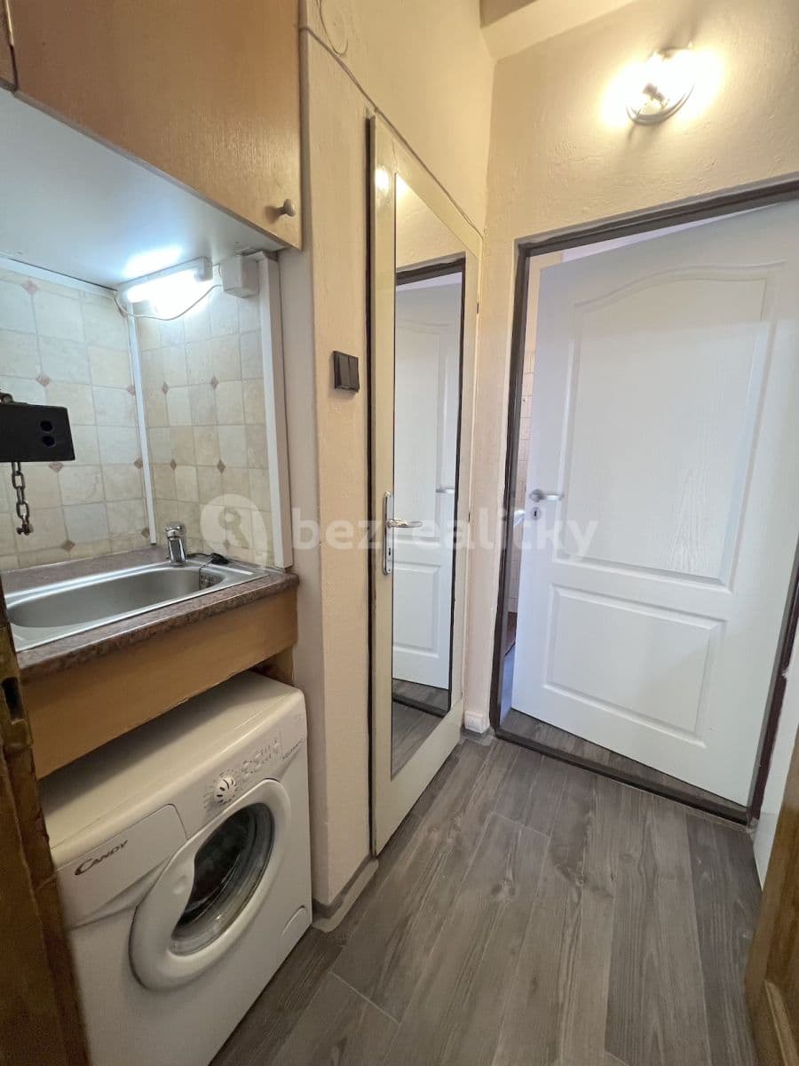 Pronájem bytu 1+1 24 m², Magistrů, Praha, Praha Pronájem bytu 1+1 24 m², Magistrů, Praha, Praha