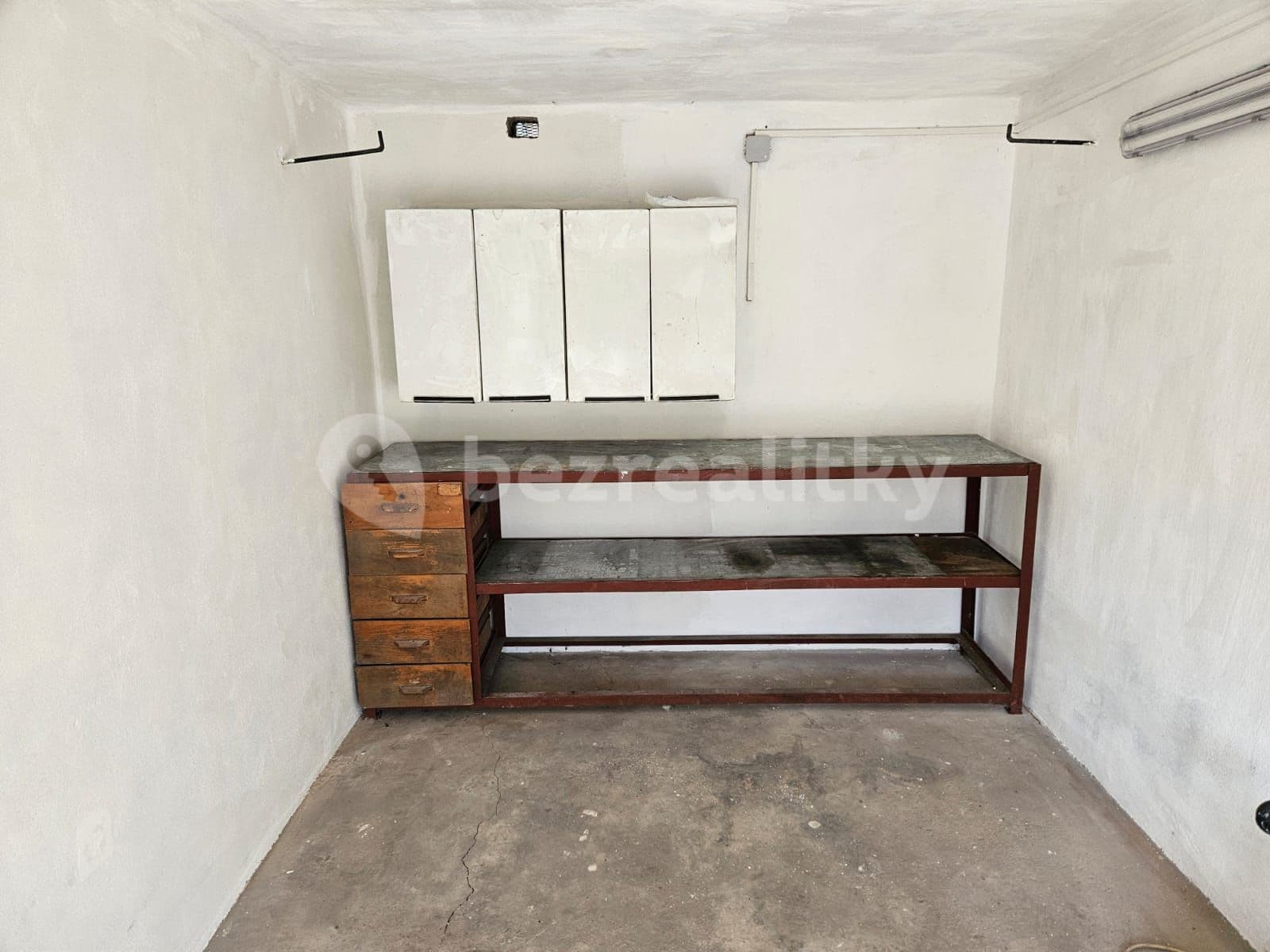 Pronájem garáže 14 m², Uhříněveská, Praha, Praha Pronájem garáže 14 m², Uhříněveská, Praha, Praha