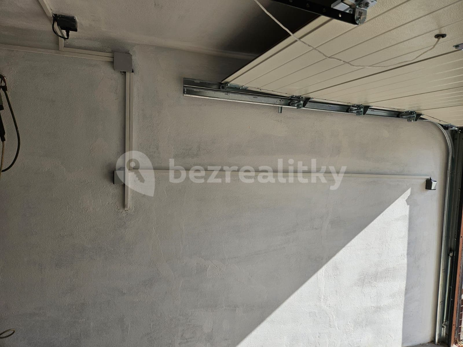 Pronájem garáže 14 m², Uhříněveská, Praha, Praha Pronájem garáže 14 m², Uhříněveská, Praha, Praha