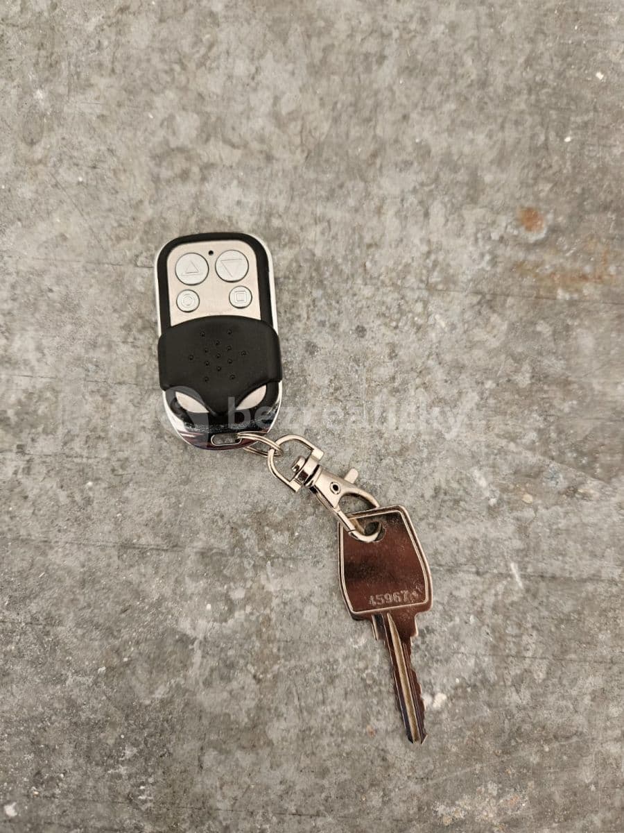 Pronájem garáže 14 m², Uhříněveská, Praha, Praha Pronájem garáže 14 m², Uhříněveská, Praha, Praha