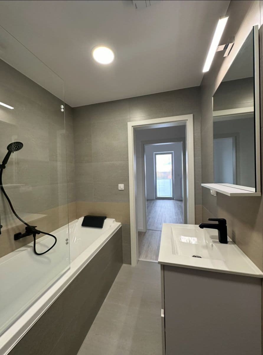 Pronájem bytu 2+kk 60 m², Sedlecká, Karlovy Vary, Karlovarský kraj Pronájem bytu 2+kk 60 m², Sedlecká, Karlovy Vary, Karlovarský kraj