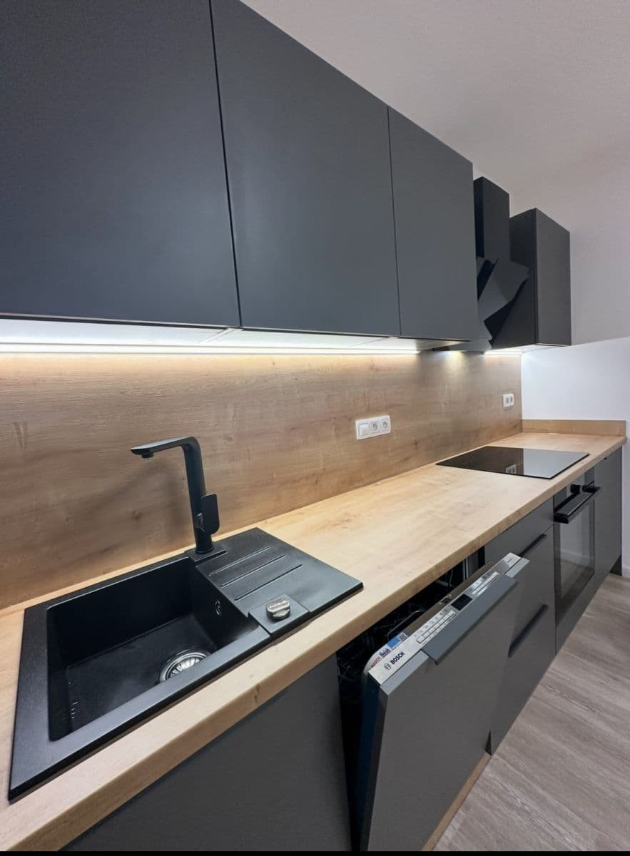 Pronájem bytu 2+kk 60 m², Sedlecká, Karlovy Vary, Karlovarský kraj Pronájem bytu 2+kk 60 m², Sedlecká, Karlovy Vary, Karlovarský kraj