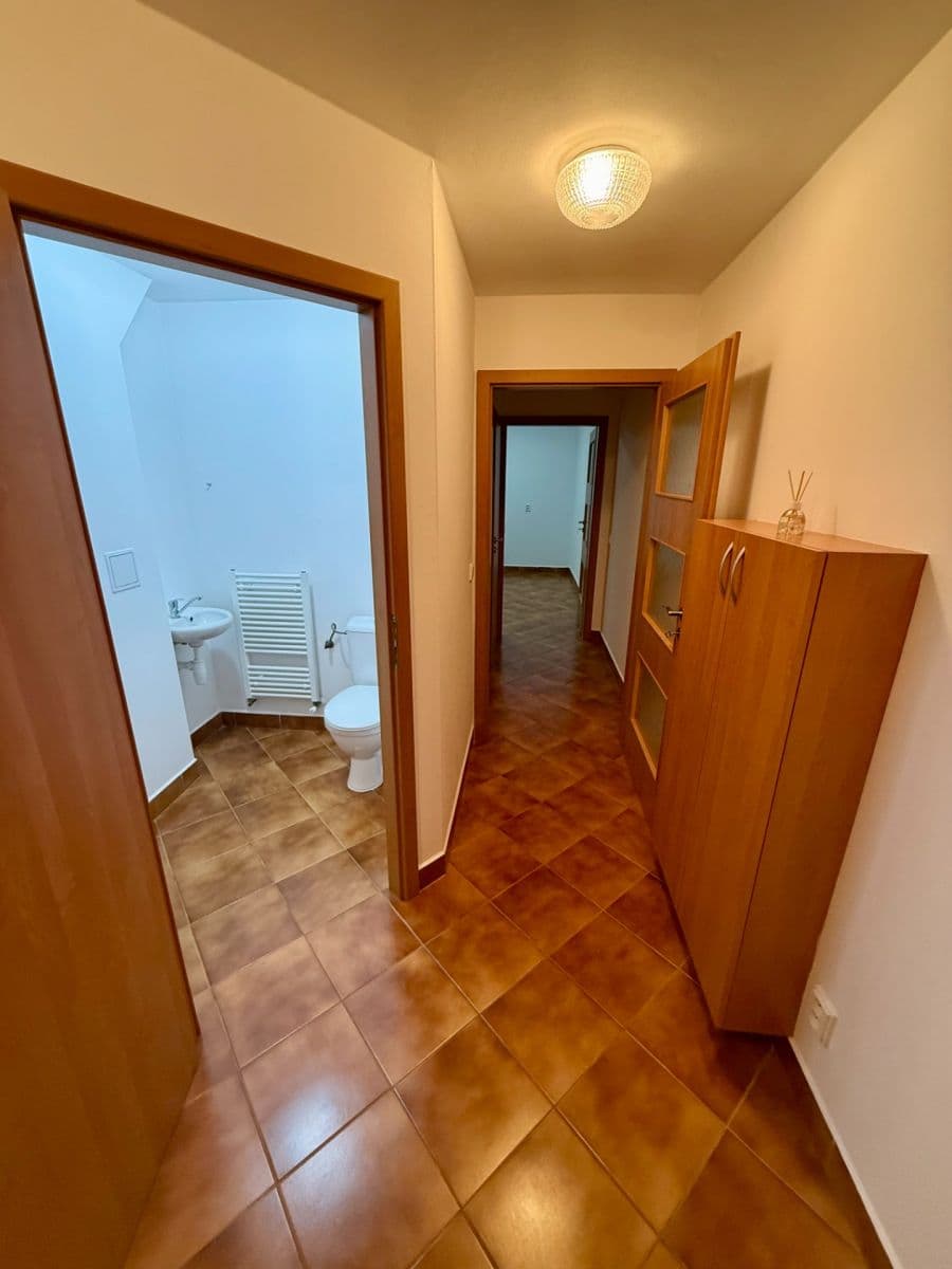 Pronájem domu 160 m², pozemek 450 m², Šalvějová, Jesenice, Středočeský kraj Pronájem domu 160 m², pozemek 450 m², Šalvějová, Jesenice, Středočeský kraj
