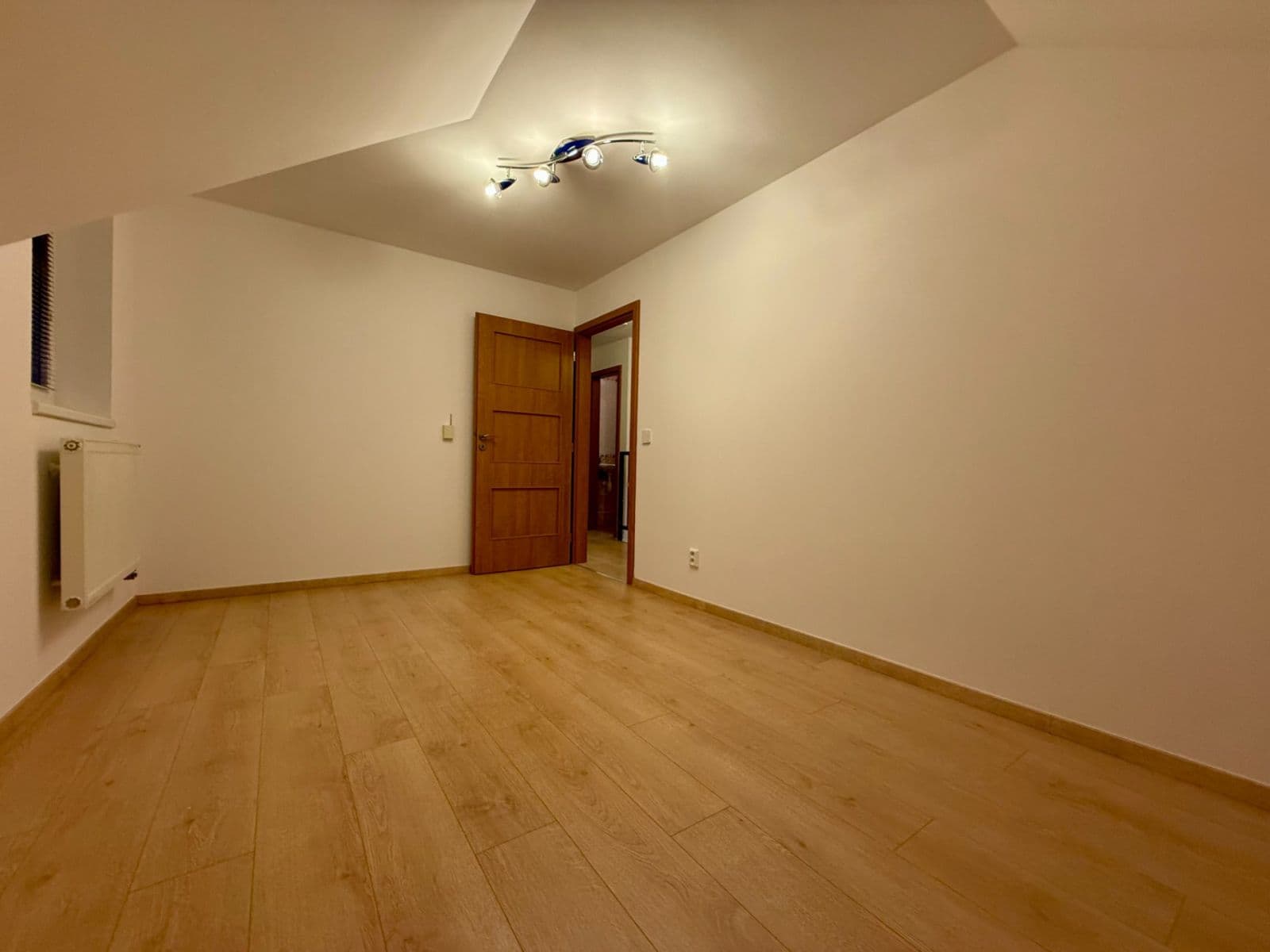 Pronájem domu 160 m², pozemek 450 m², Šalvějová, Jesenice, Středočeský kraj Pronájem domu 160 m², pozemek 450 m², Šalvějová, Jesenice, Středočeský kraj