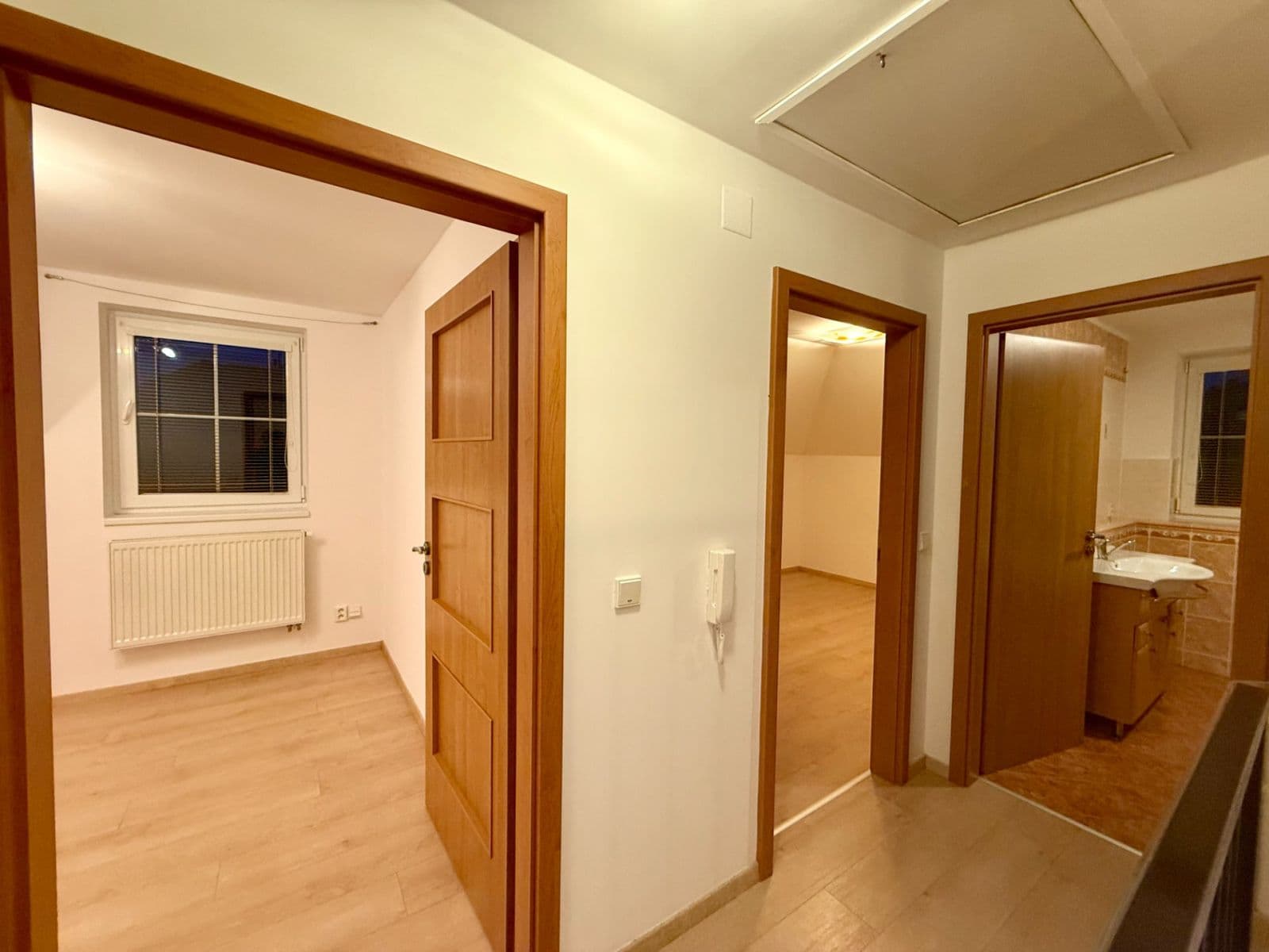 Pronájem domu 160 m², pozemek 450 m², Šalvějová, Jesenice, Středočeský kraj Pronájem domu 160 m², pozemek 450 m², Šalvějová, Jesenice, Středočeský kraj