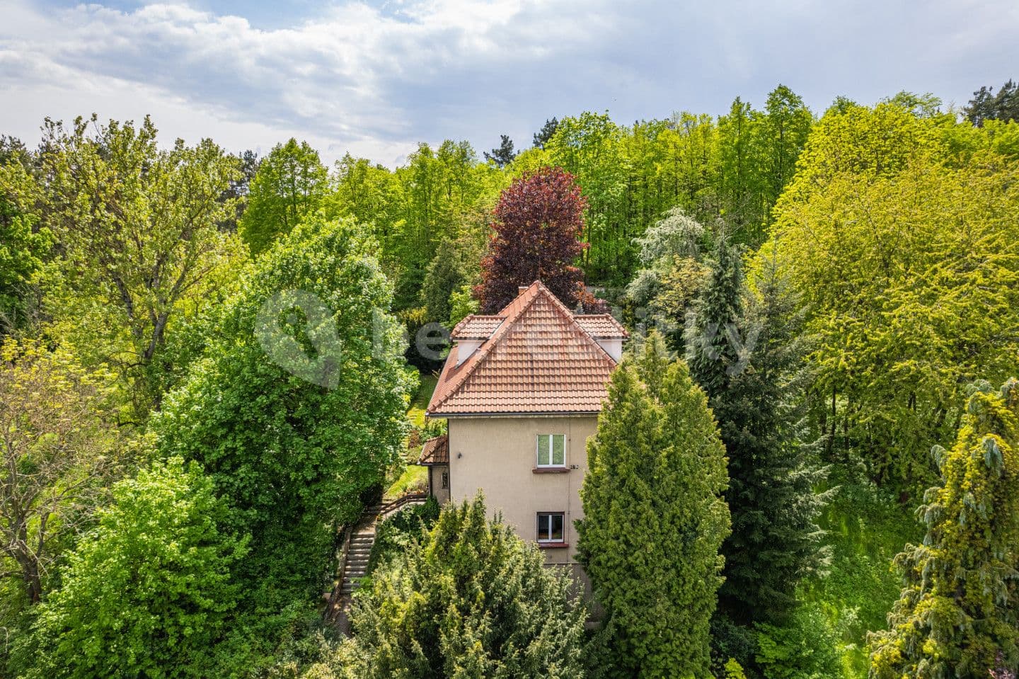 Prodej domu 218 m², pozemek 958 m², Na svahu, Praha, Praha