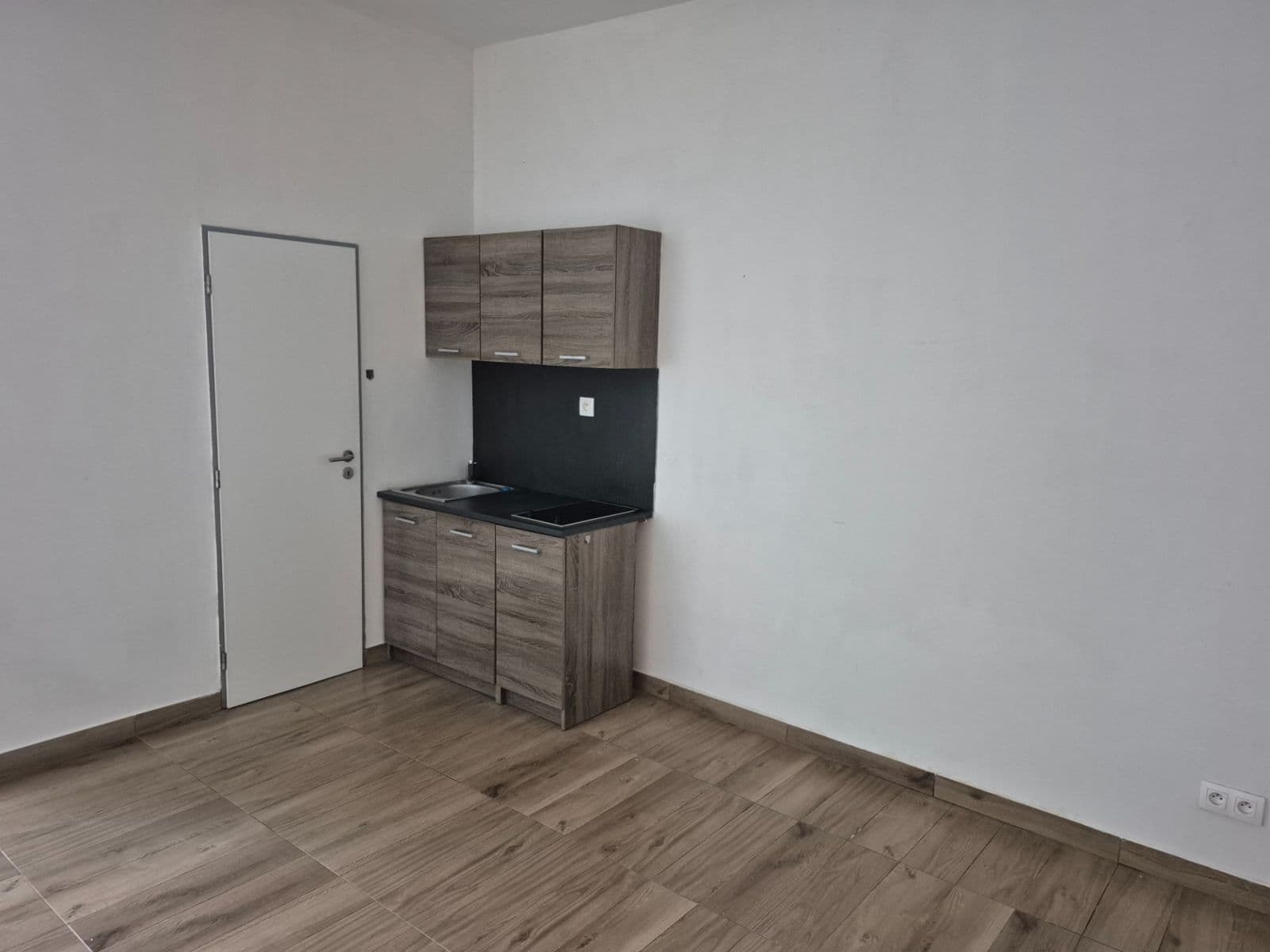 Pronájem bytu 1+kk 30 m², Průmyslová, Strančice, Středočeský kraj Pronájem bytu 1+kk 30 m², Průmyslová, Strančice, Středočeský kraj