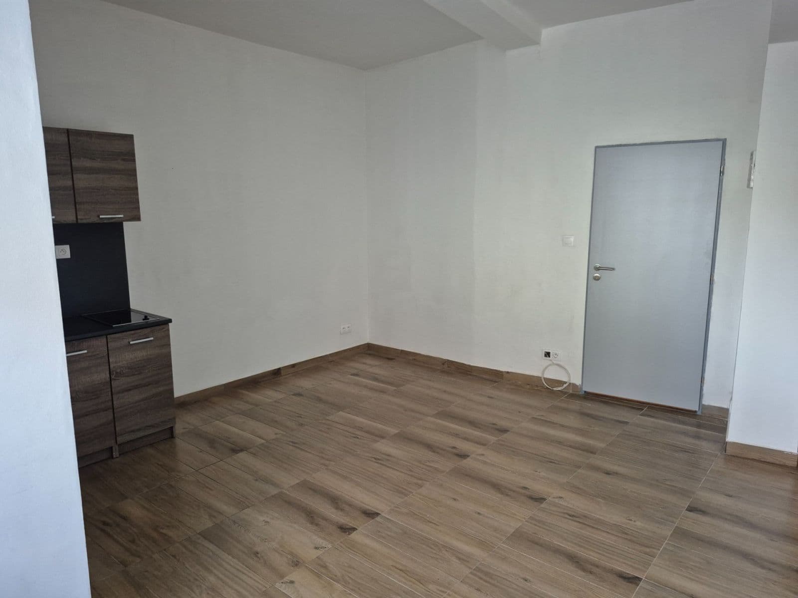 Pronájem bytu 1+kk 30 m², Průmyslová, Strančice, Středočeský kraj Pronájem bytu 1+kk 30 m², Průmyslová, Strančice, Středočeský kraj