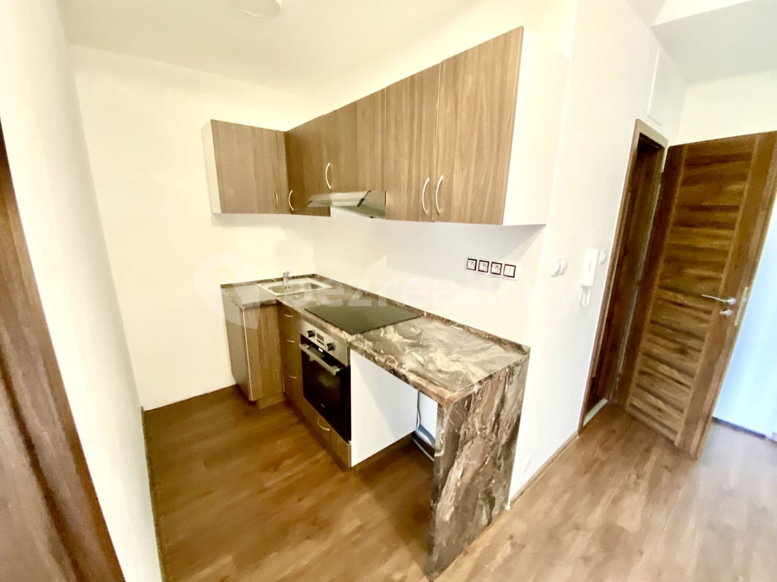 Pronájem bytu 2+1 48 m², Charkovská, Karlovy Vary, Karlovarský kraj Pronájem bytu 2+1 48 m², Charkovská, Karlovy Vary, Karlovarský kraj
