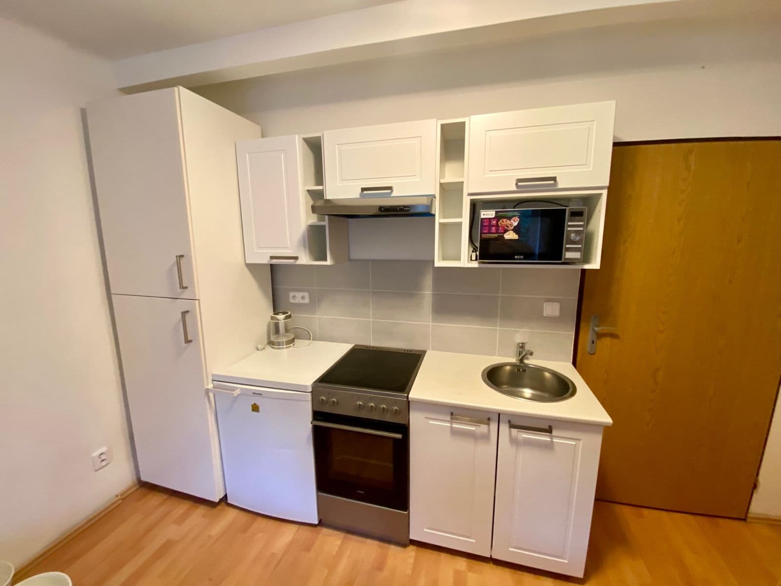 Pronájem bytu 1+kk 20 m², Buštěhradská, Praha, Praha Pronájem bytu 1+kk 20 m², Buštěhradská, Praha, Praha