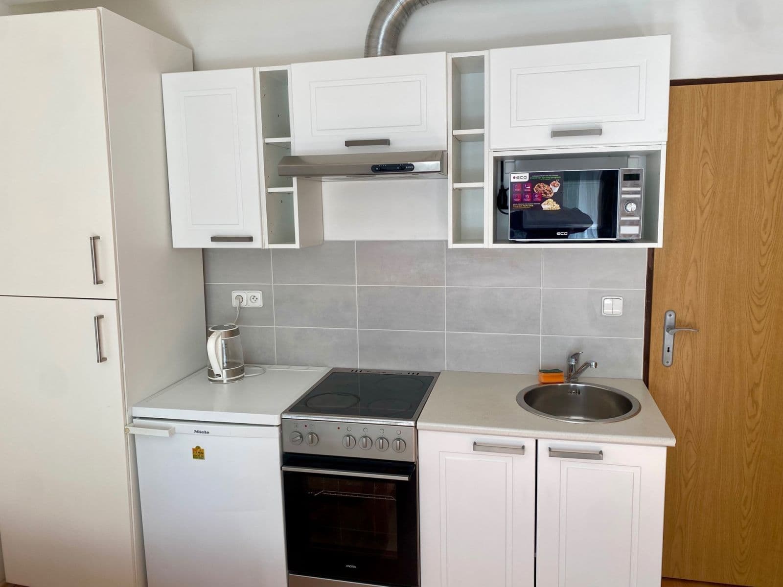 Pronájem bytu 1+kk 20 m², Buštěhradská, Praha, Praha Pronájem bytu 1+kk 20 m², Buštěhradská, Praha, Praha