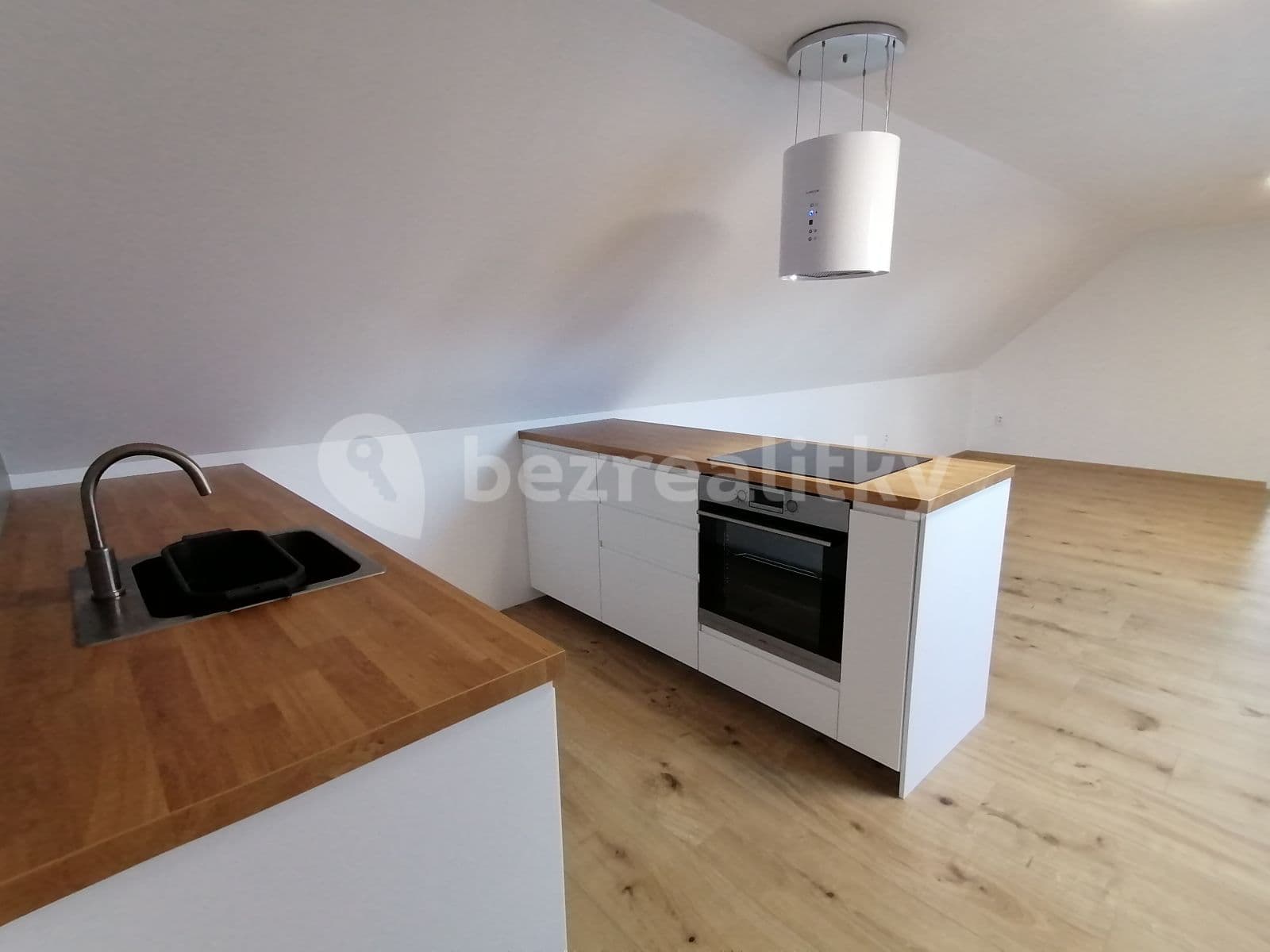 Pronájem bytu 2+kk 77 m², Dobrovická, Brodce, Středočeský kraj Pronájem bytu 2+kk 77 m², Dobrovická, Brodce, Středočeský kraj