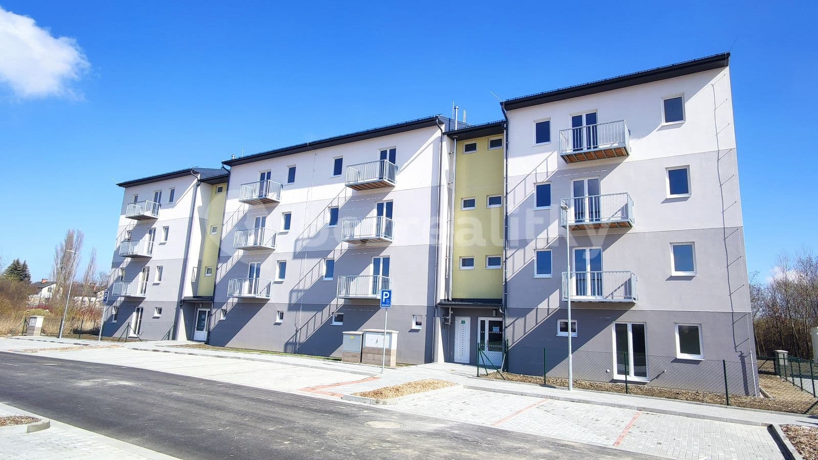 Pronájem bytu 2+kk 35 m², Nádražní, Hrochův Týnec, Pardubický kraj Pronájem bytu 2+kk 35 m², Nádražní, Hrochův Týnec, Pardubický kraj