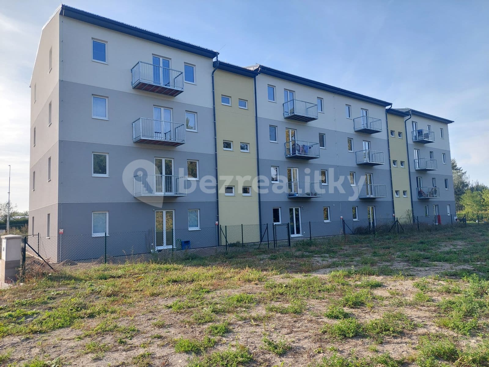 Pronájem bytu 2+kk 35 m², Nádražní, Hrochův Týnec, Pardubický kraj Pronájem bytu 2+kk 35 m², Nádražní, Hrochův Týnec, Pardubický kraj