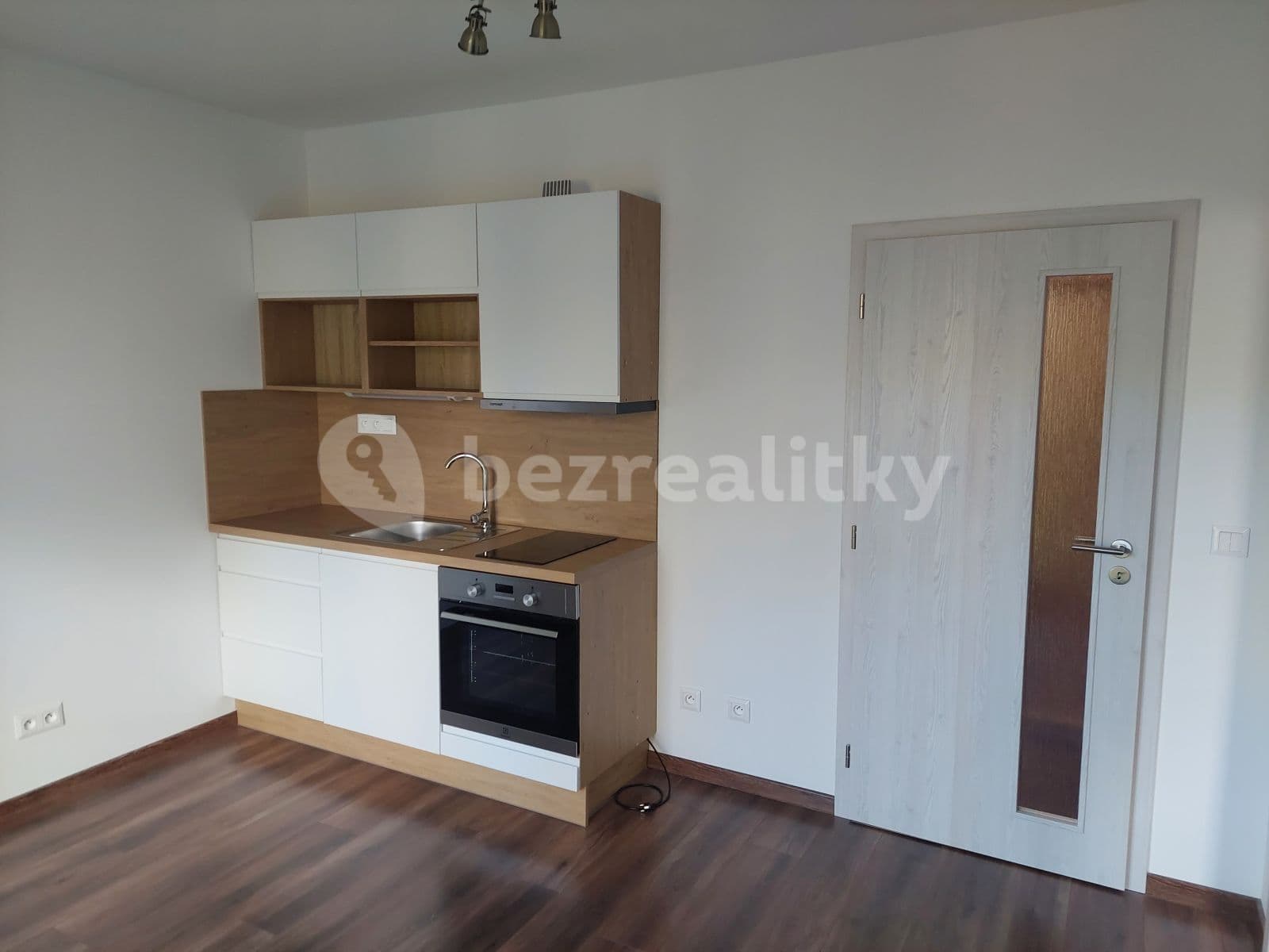 Pronájem bytu 2+kk 35 m², Nádražní, Hrochův Týnec, Pardubický kraj Pronájem bytu 2+kk 35 m², Nádražní, Hrochův Týnec, Pardubický kraj
