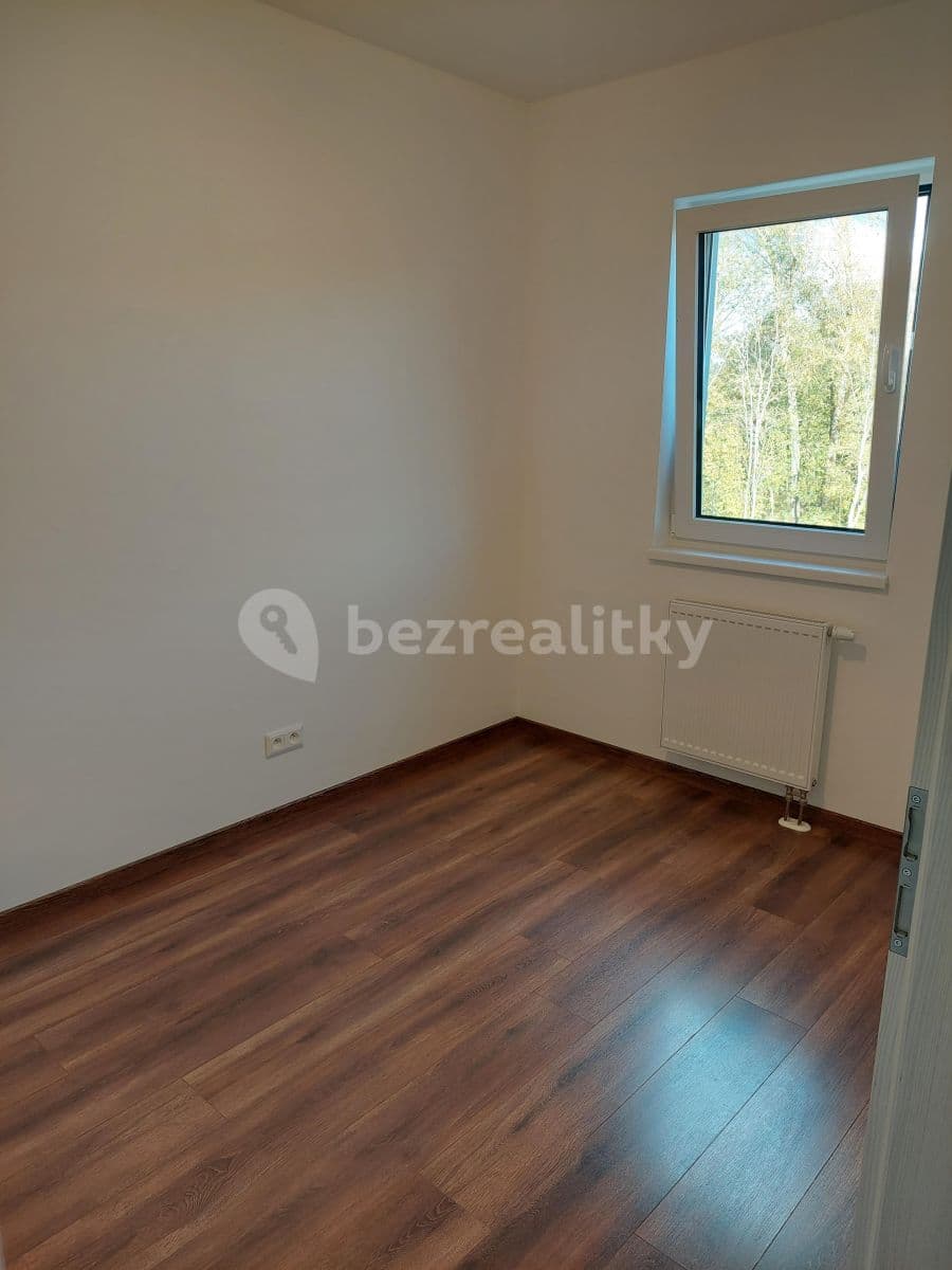 Pronájem bytu 2+kk 35 m², Nádražní, Hrochův Týnec, Pardubický kraj Pronájem bytu 2+kk 35 m², Nádražní, Hrochův Týnec, Pardubický kraj