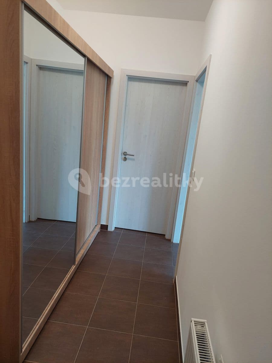 Pronájem bytu 2+kk 35 m², Nádražní, Hrochův Týnec, Pardubický kraj Pronájem bytu 2+kk 35 m², Nádražní, Hrochův Týnec, Pardubický kraj