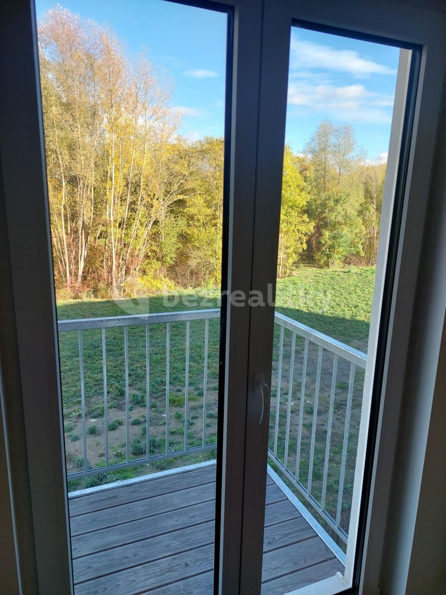 Pronájem bytu 2+kk 35 m², Nádražní, Hrochův Týnec, Pardubický kraj Pronájem bytu 2+kk 35 m², Nádražní, Hrochův Týnec, Pardubický kraj