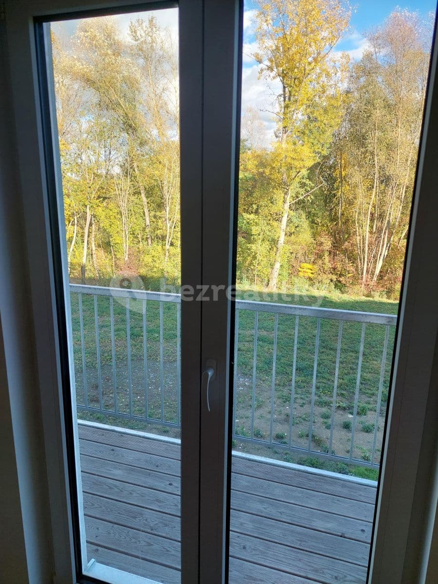 Pronájem bytu 2+kk 35 m², Nádražní, Hrochův Týnec, Pardubický kraj Pronájem bytu 2+kk 35 m², Nádražní, Hrochův Týnec, Pardubický kraj