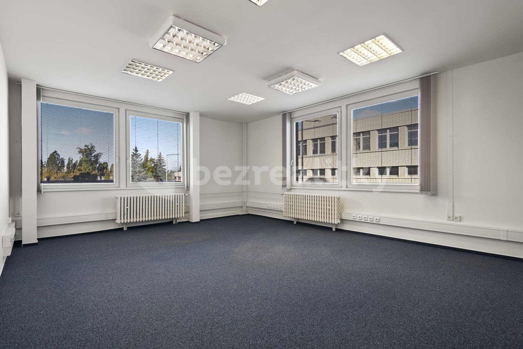 Pronájem kanceláře 2.000 m², Švehlova, Praha, Praha