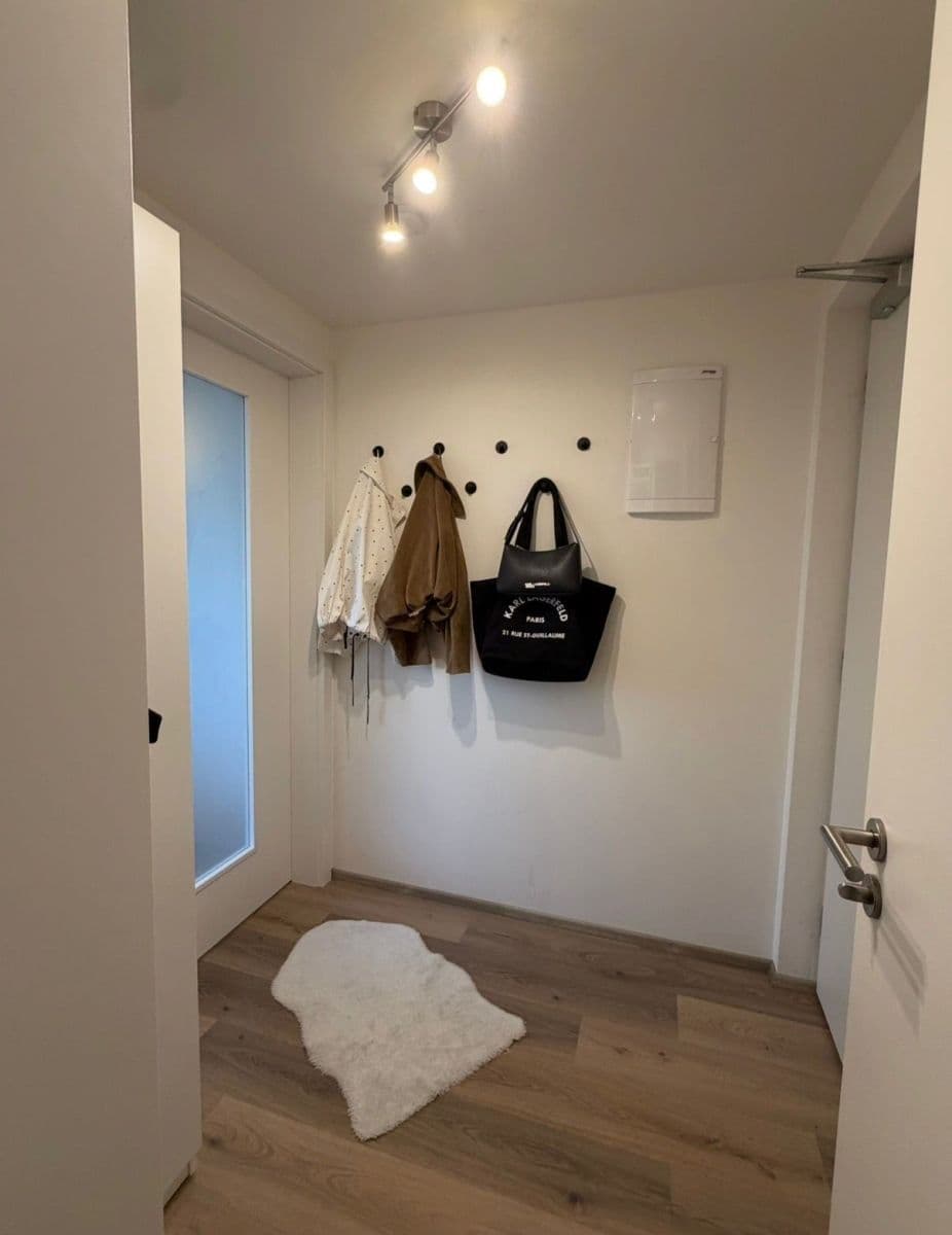 Pronájem bytu 1+kk 38 m², Ve Lhotce, Praha, Praha Pronájem bytu 1+kk 38 m², Ve Lhotce, Praha, Praha