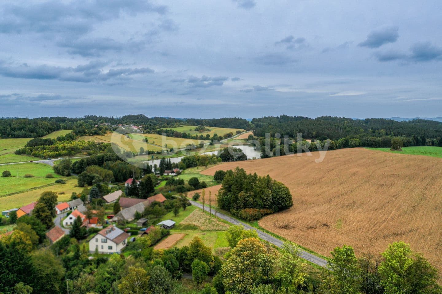 Prodej pozemku 1.922 m², Zavlekov, Plzeňský kraj