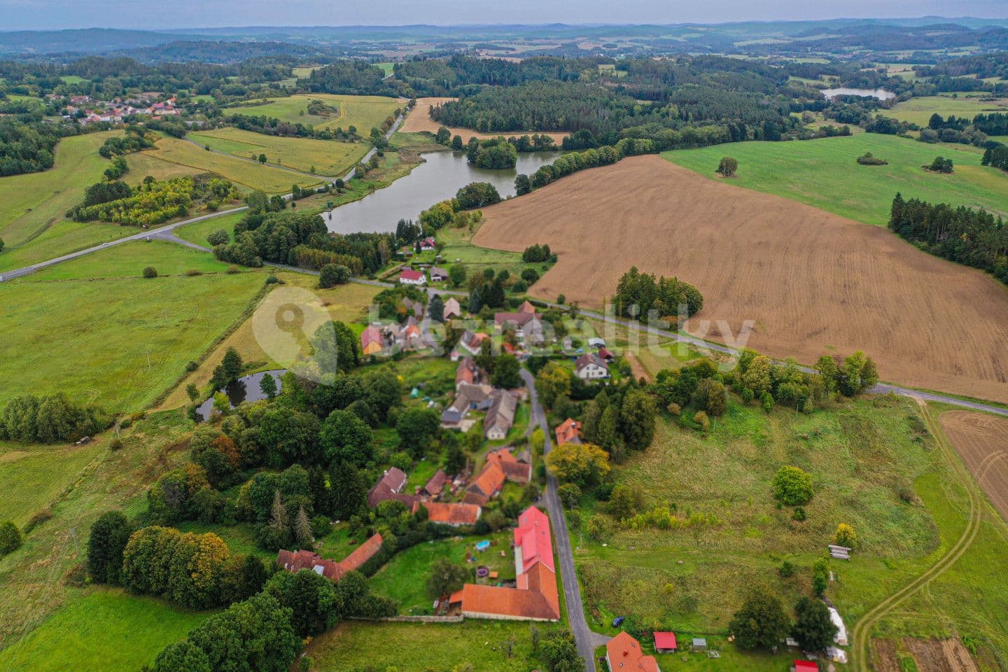 Prodej pozemku 1.922 m², Zavlekov, Plzeňský kraj