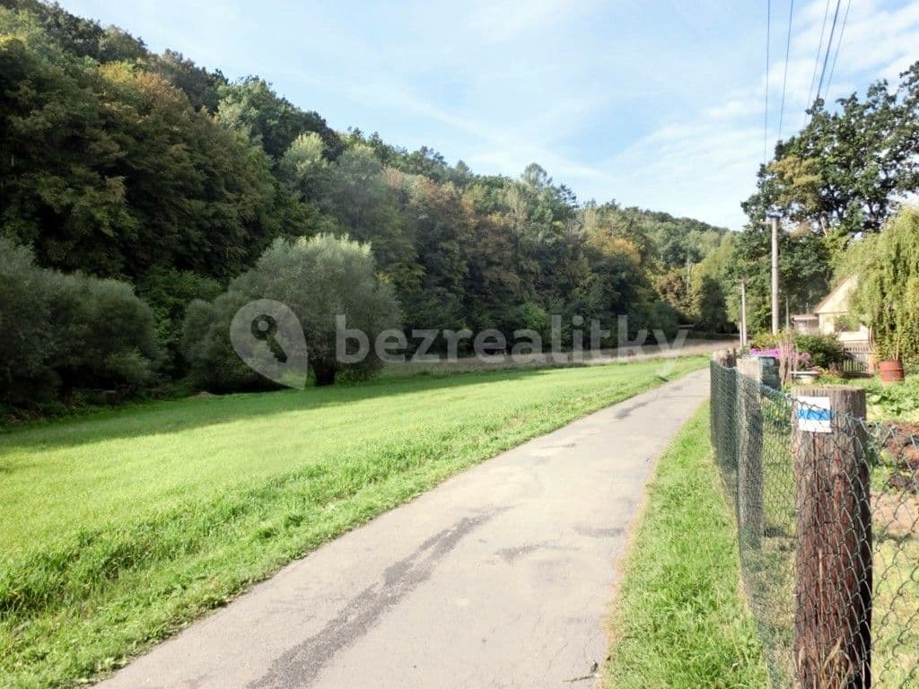 Prodej pozemku 1.350 m², Hrdlořezy, Středočeský kraj
