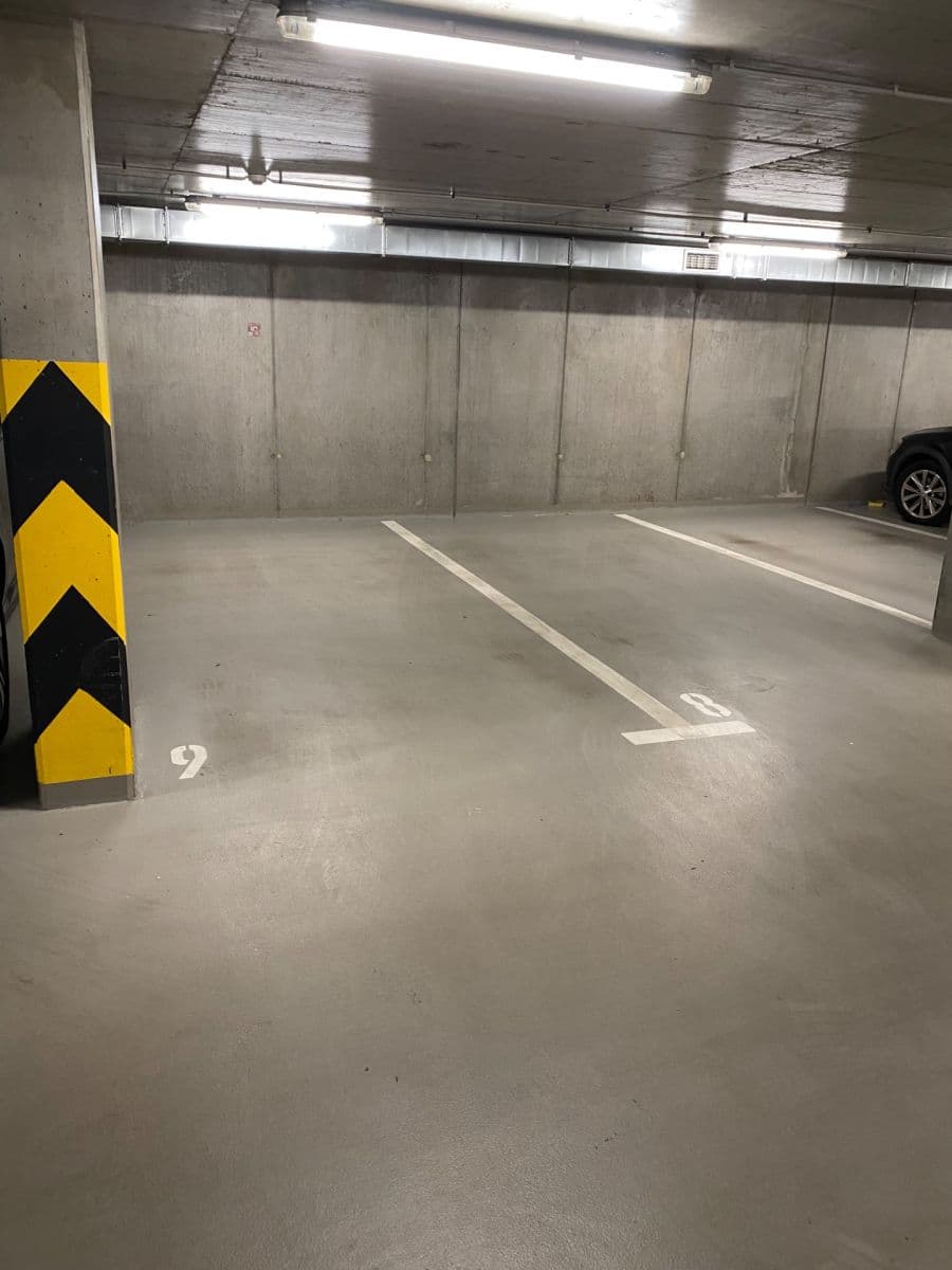 Pronájem garáže 15 m², Jeseniova, Praha, Praha Pronájem garáže 15 m², Jeseniova, Praha, Praha