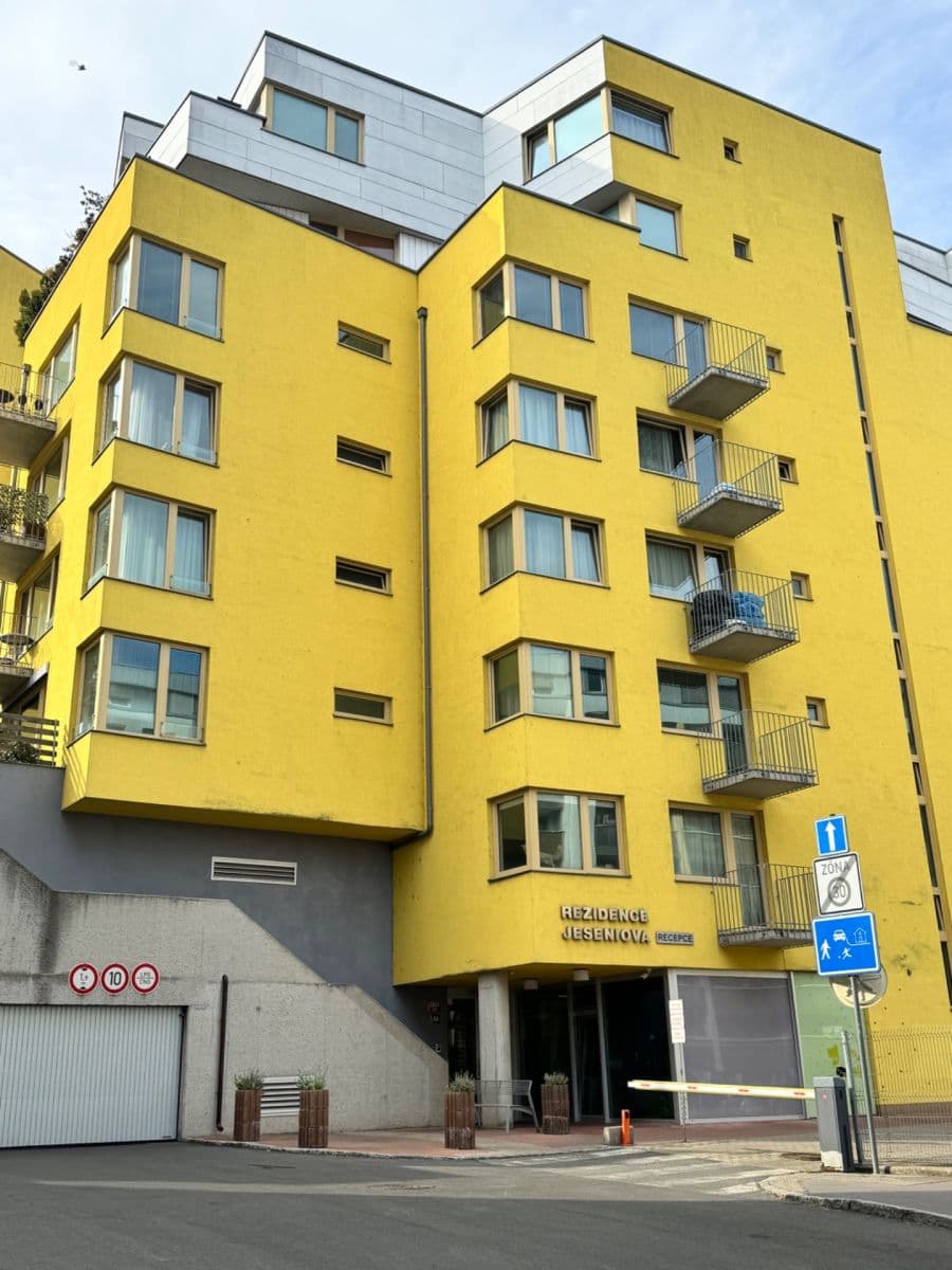 Pronájem garáže 15 m², Jeseniova, Praha, Praha Pronájem garáže 15 m², Jeseniova, Praha, Praha