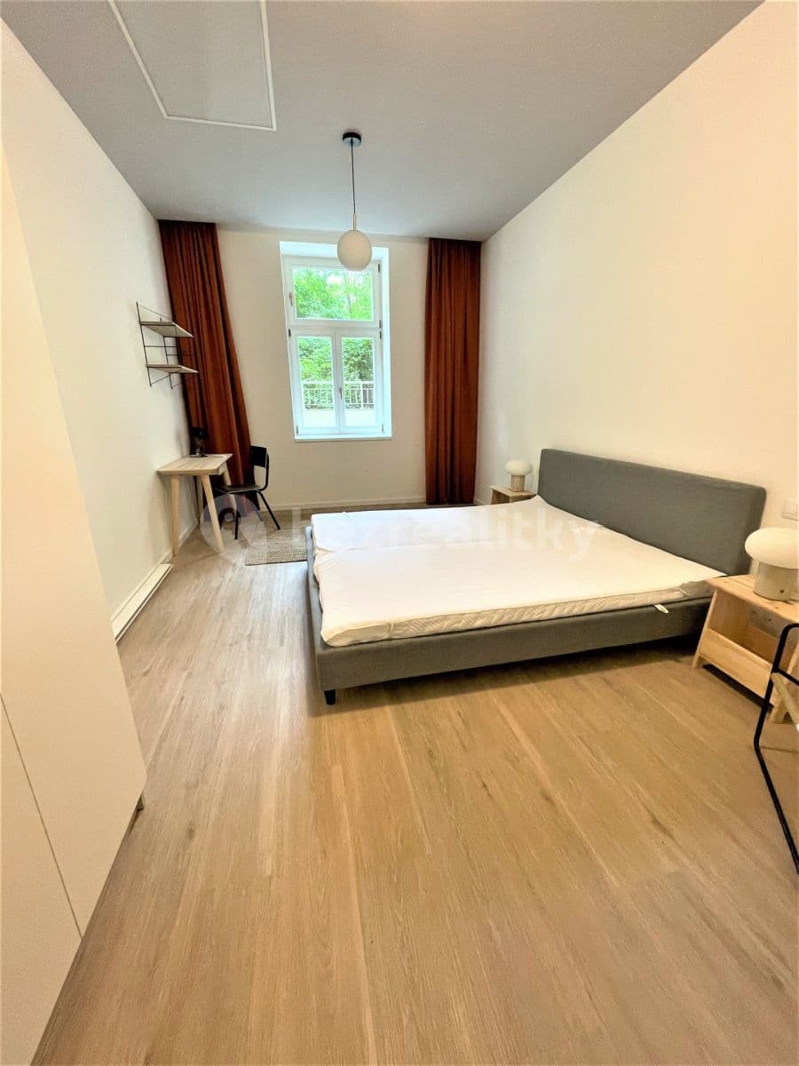 Pronájem bytu 1+kk 27 m², Chodská, Praha, Praha