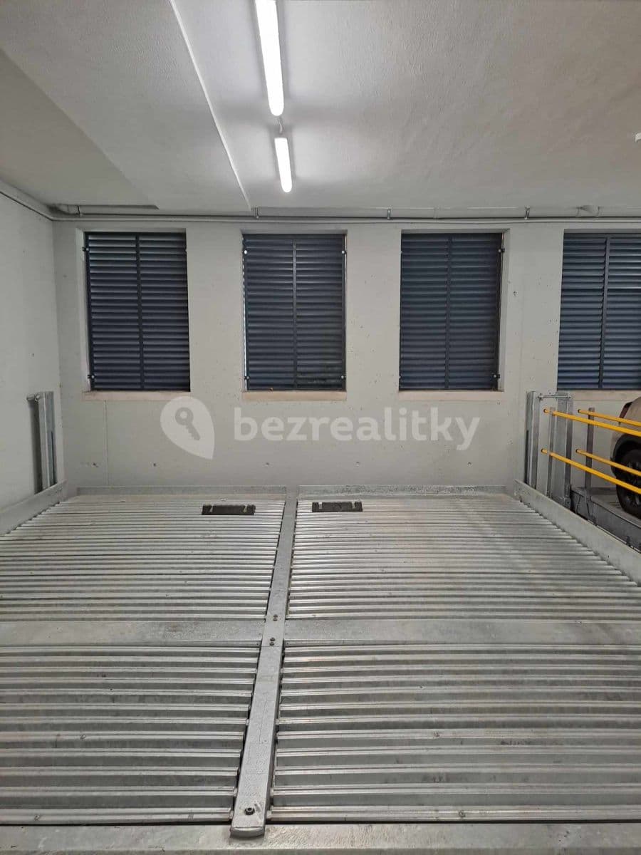 Pronájem garáže 12 m², Brno, Jihomoravský kraj Pronájem garáže 12 m², Brno, Jihomoravský kraj