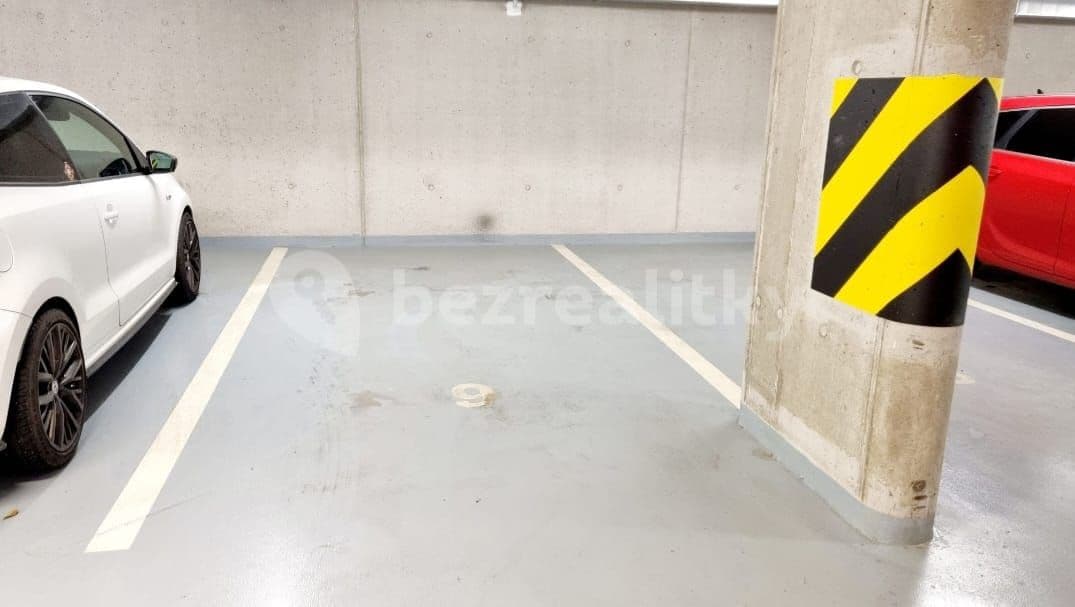 Pronájem garáže 8 m², Cukrova, Praha, Praha Pronájem garáže 8 m², Cukrova, Praha, Praha
