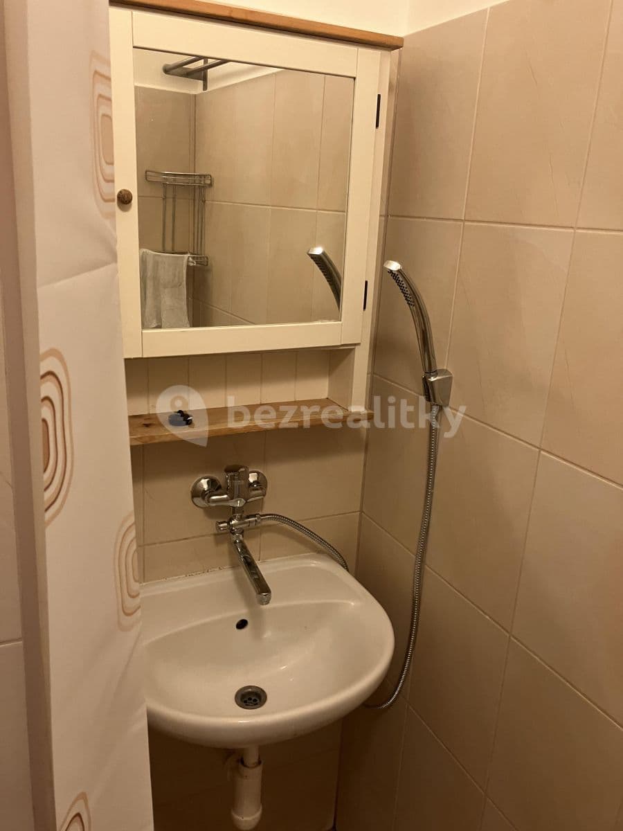 Pronájem bytu 1+kk 23 m², Dukelských hrdinů, Ústí nad Labem, Ústecký kraj Pronájem bytu 1+kk 23 m², Dukelských hrdinů, Ústí nad Labem, Ústecký kraj