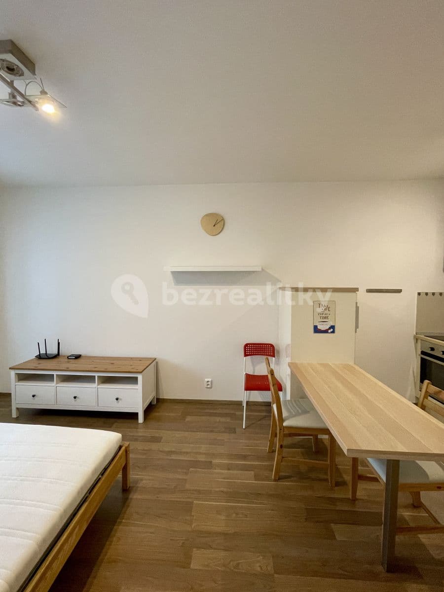 Pronájem bytu 1+kk 36 m², Modenská, Praha, Praha Pronájem bytu 1+kk 36 m², Modenská, Praha, Praha