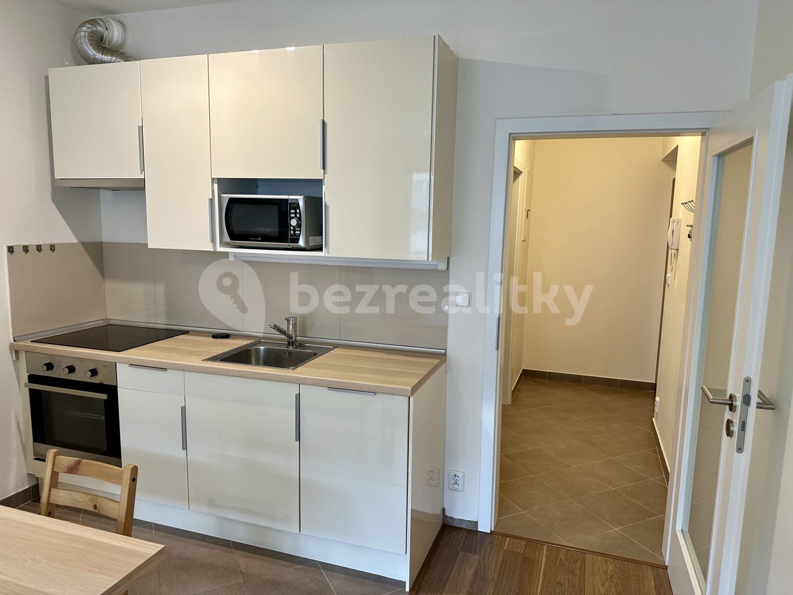Pronájem bytu 1+kk 36 m², Modenská, Praha, Praha Pronájem bytu 1+kk 36 m², Modenská, Praha, Praha