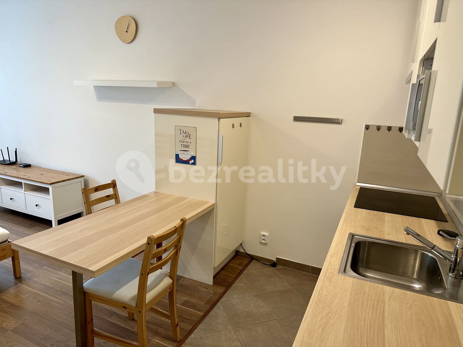 Pronájem bytu 1+kk 36 m², Modenská, Praha, Praha Pronájem bytu 1+kk 36 m², Modenská, Praha, Praha
