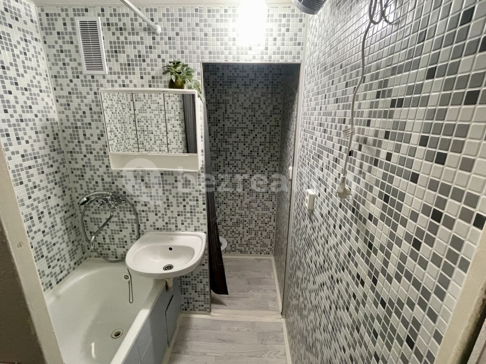 Pronájem bytu 1+1 38 m², Pod Parkem, Ústí nad Labem, Ústecký kraj Pronájem bytu 1+1 38 m², Pod Parkem, Ústí nad Labem, Ústecký kraj