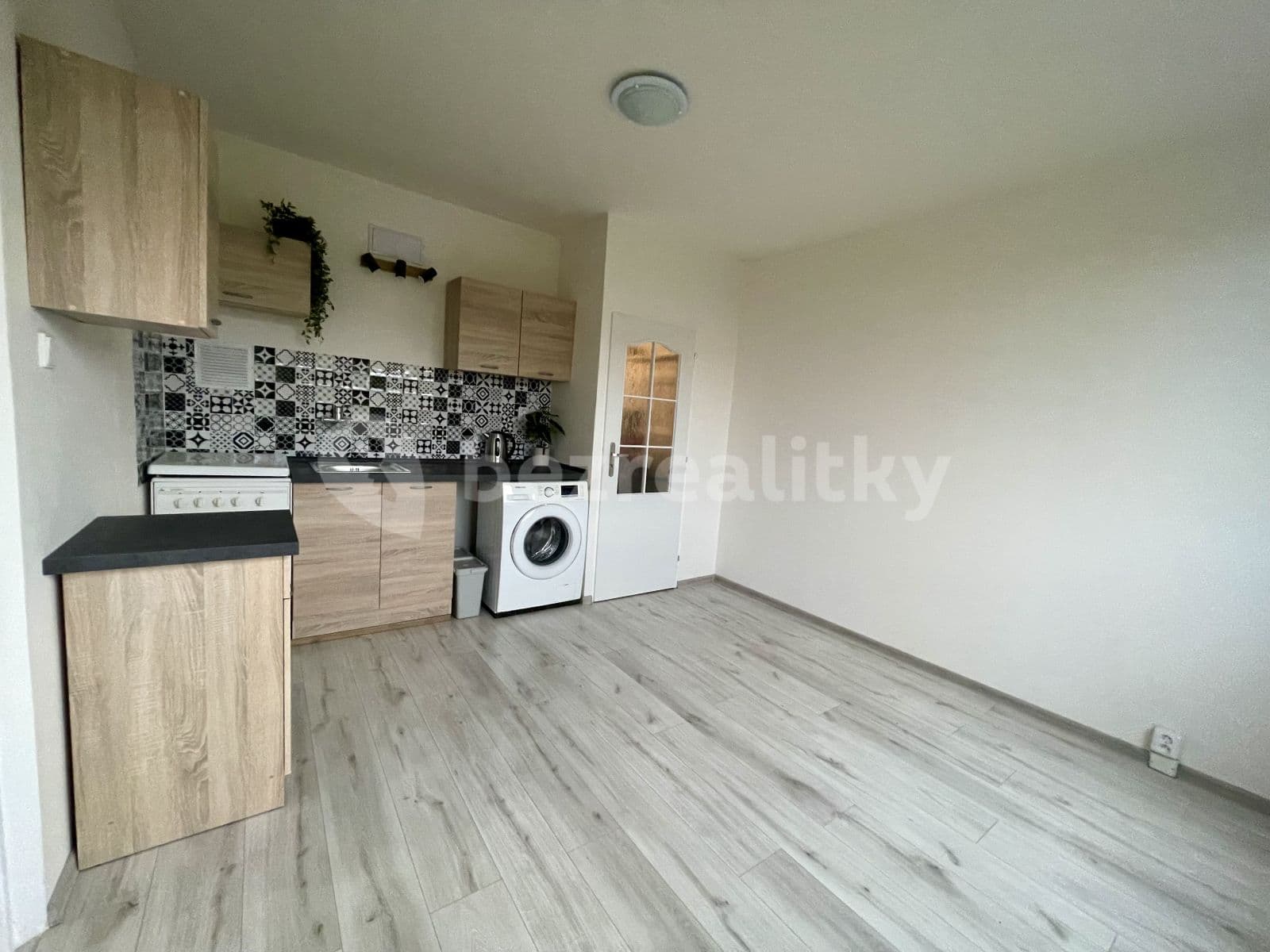 Pronájem bytu 1+1 38 m², Pod Parkem, Ústí nad Labem, Ústecký kraj Pronájem bytu 1+1 38 m², Pod Parkem, Ústí nad Labem, Ústecký kraj