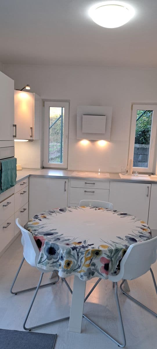 Pronájem bytu 2+1 60 m², Knižkova dolina, Rača, Bratislavský kraj Pronájem bytu 2+1 60 m², Knižkova dolina, Rača, Bratislavský kraj