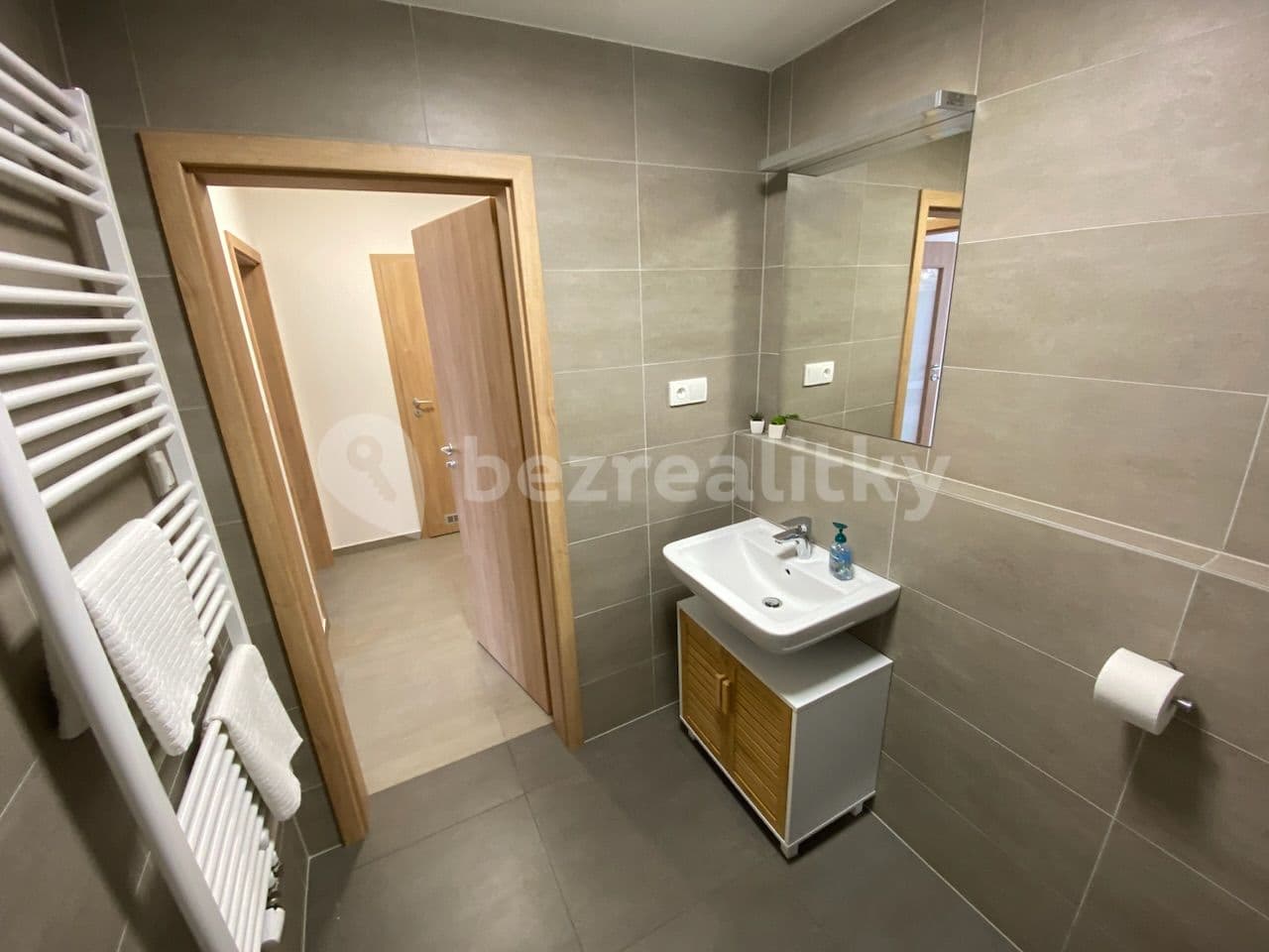 Pronájem bytu 2+kk 49 m², Karla Guta, Praha, Praha Pronájem bytu 2+kk 49 m², Karla Guta, Praha, Praha