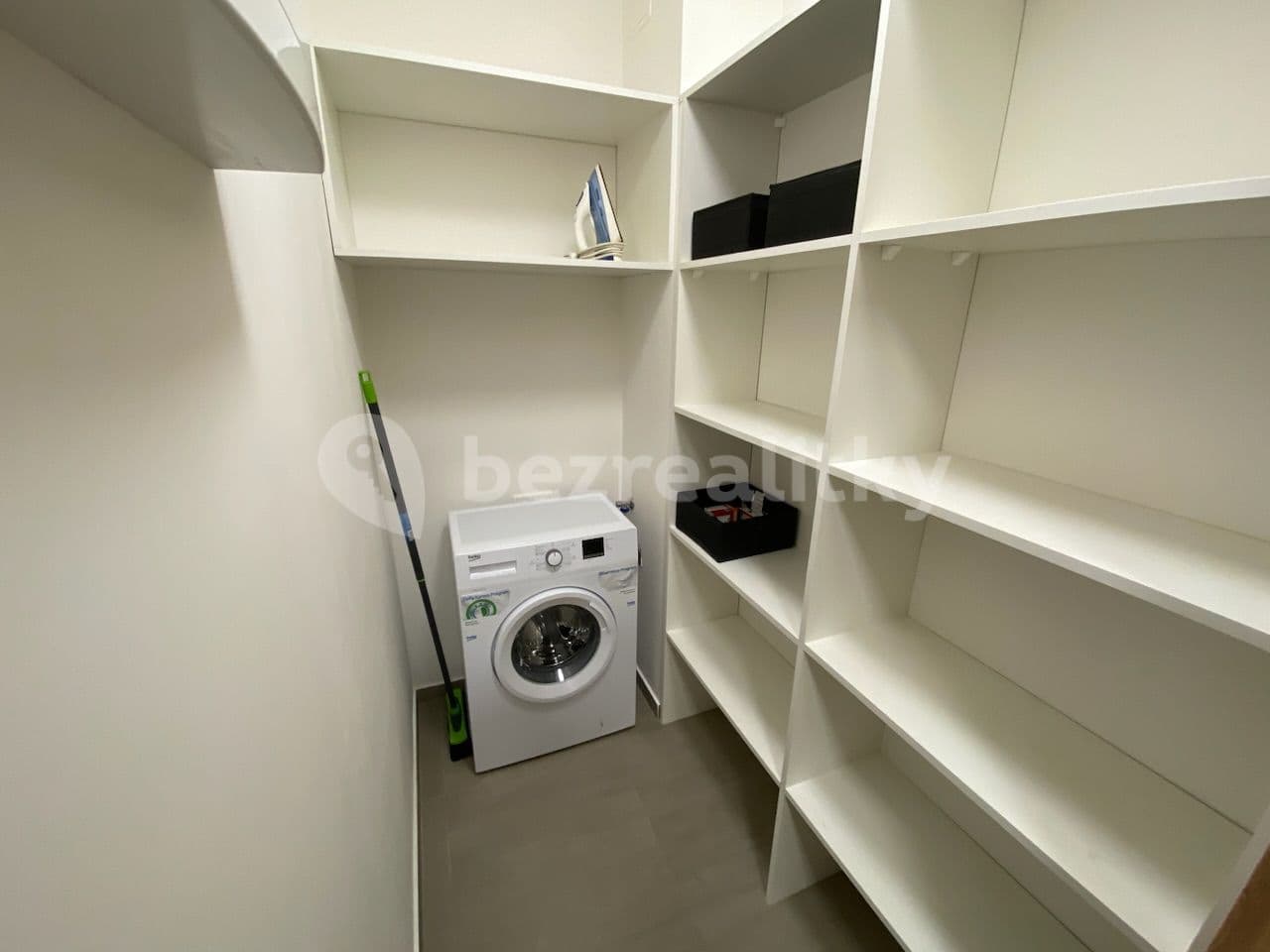 Pronájem bytu 2+kk 49 m², Karla Guta, Praha, Praha Pronájem bytu 2+kk 49 m², Karla Guta, Praha, Praha