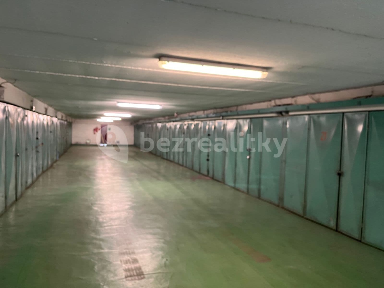 Pronájem garáže 19 m², Písečná, Praha, Praha Pronájem garáže 19 m², Písečná, Praha, Praha