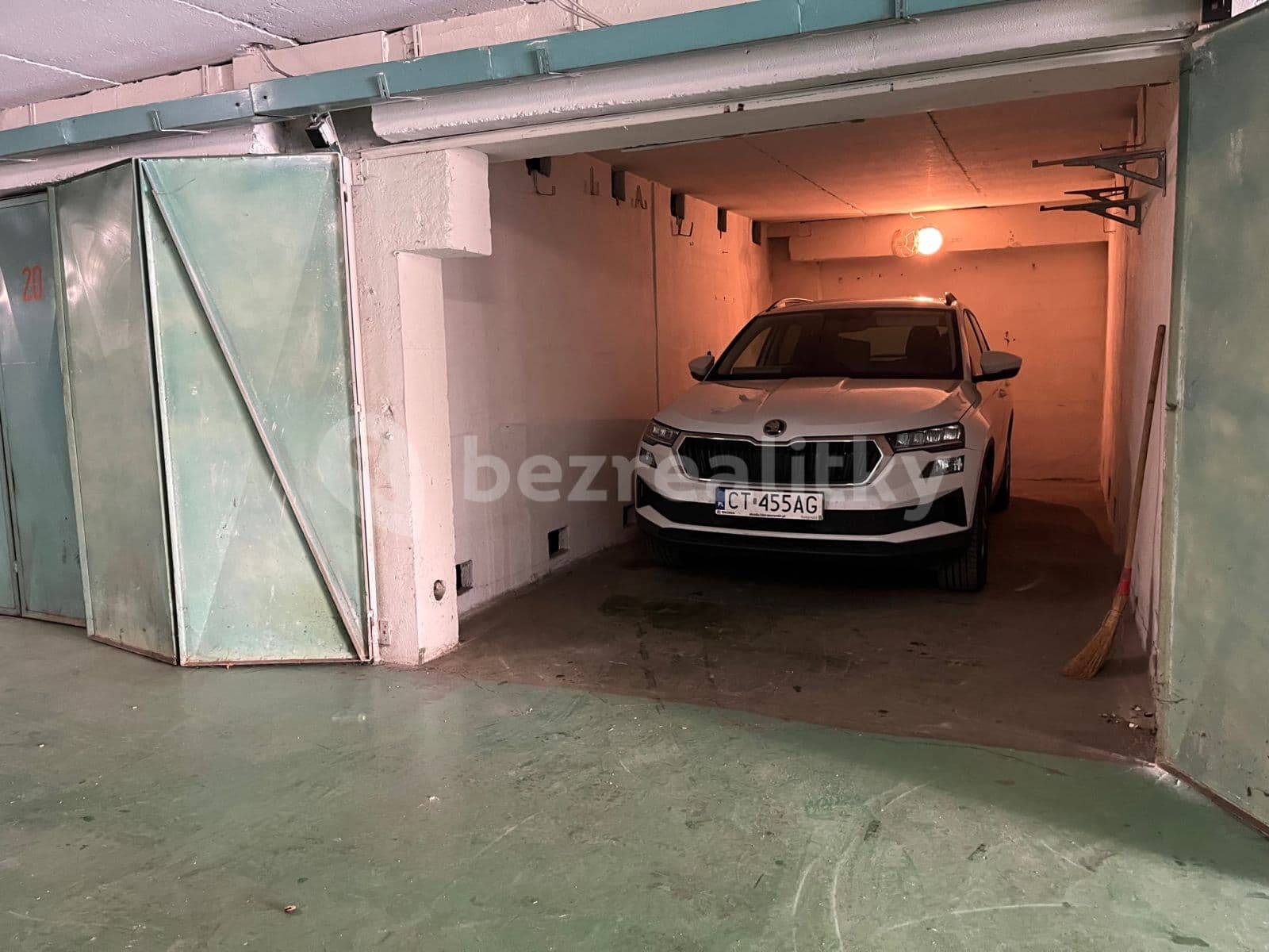 Pronájem garáže 19 m², Písečná, Praha, Praha Pronájem garáže 19 m², Písečná, Praha, Praha