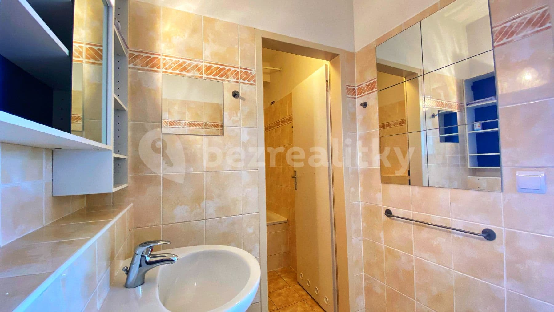 Pronájem bytu 1+kk 30 m², Přeštická, Praha, Praha Pronájem bytu 1+kk 30 m², Přeštická, Praha, Praha