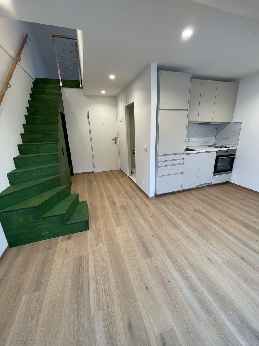 Pronájem bytu 2+kk 35 m², Pod Žvahovem, Praha, Praha Pronájem bytu 2+kk 35 m², Pod Žvahovem, Praha, Praha